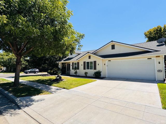 5824 E Kaviland Avenue, Fresno, CA 93727