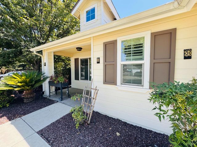 5824 E Kaviland Avenue, Fresno, CA 93727