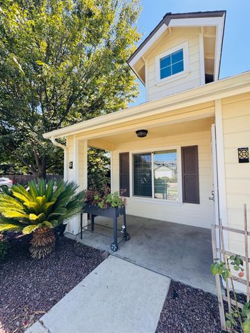 5824 E Kaviland Avenue, Fresno, CA 93727