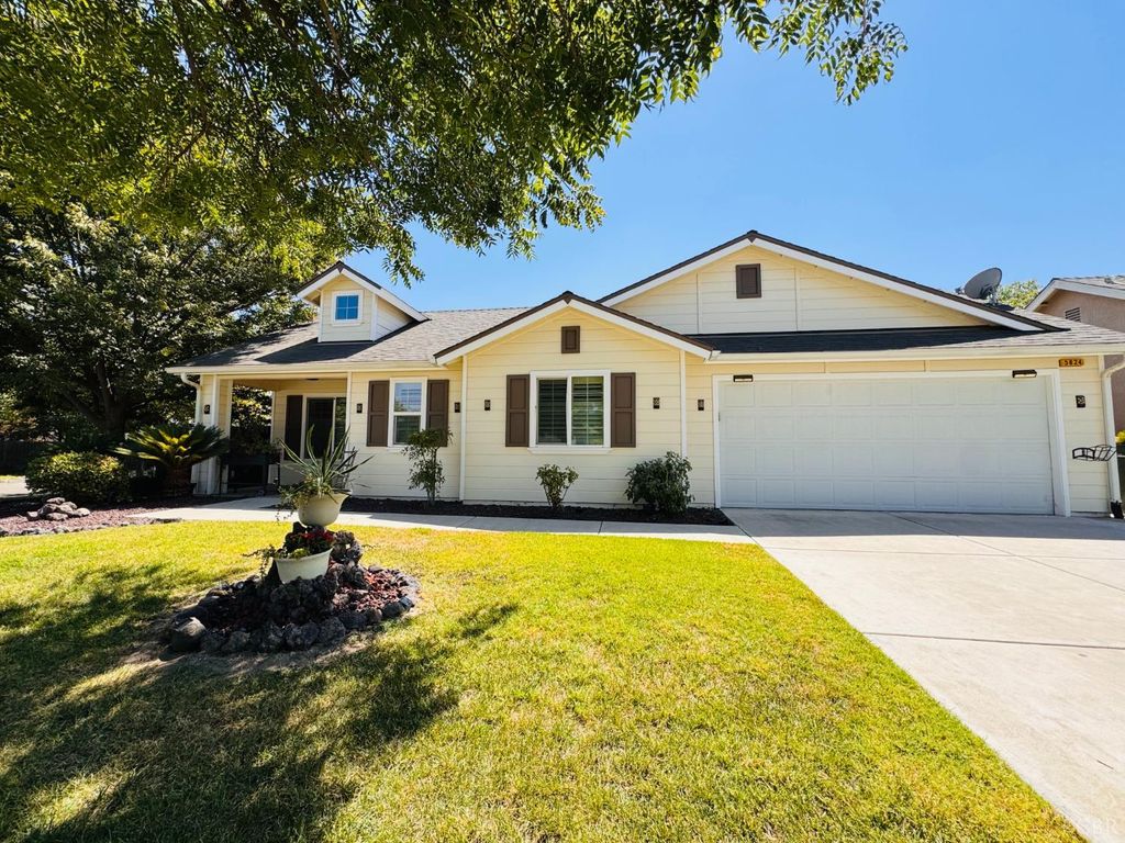 5824 E Kaviland Avenue, Fresno, CA 93727