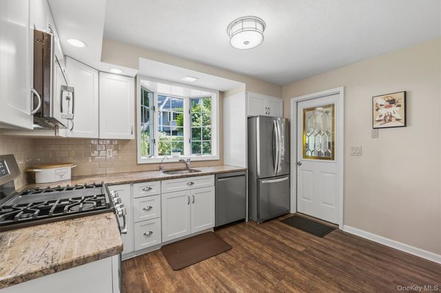 999 Knollwood Road, White Plains, NY 10603