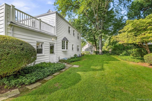 999 Knollwood Road, White Plains, NY 10603