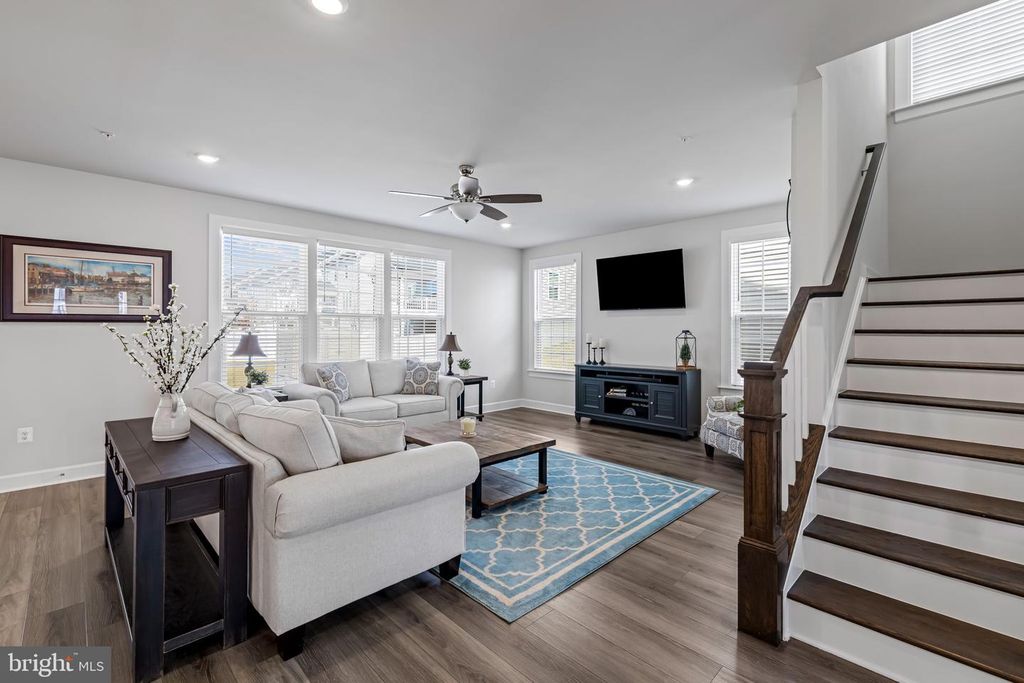 Image 10 of property listing at 15503 TWIN RIVER CIR, Bowie, MD 20716