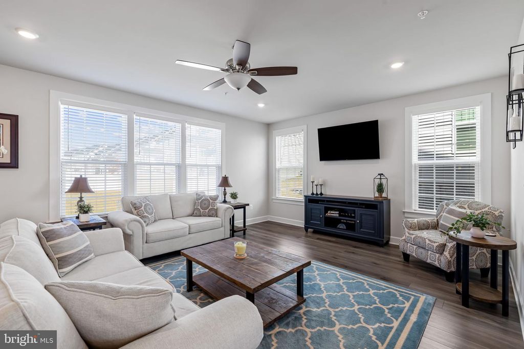 Image 11 of property listing at 15503 TWIN RIVER CIR, Bowie, MD 20716