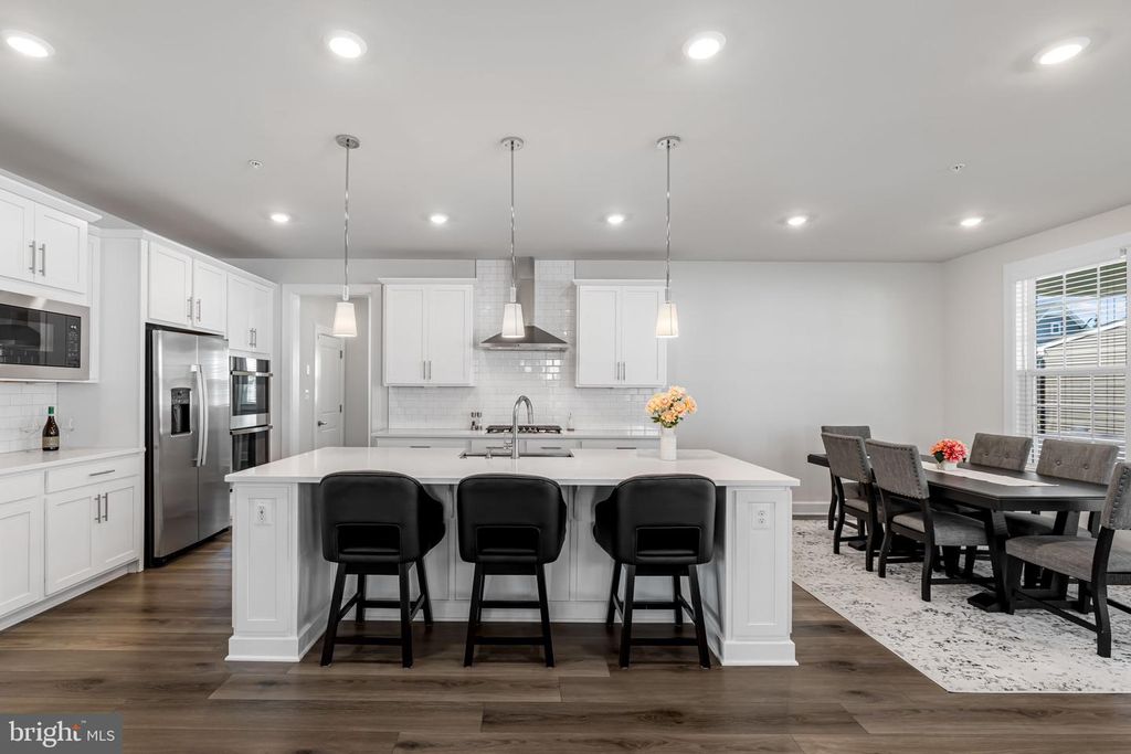 Image 14 of property listing at 15503 TWIN RIVER CIR, Bowie, MD 20716