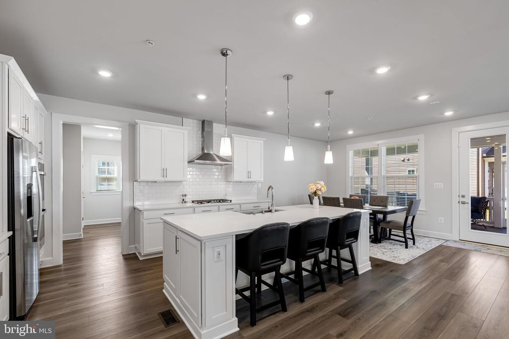 Image 15 of property listing at 15503 TWIN RIVER CIR, Bowie, MD 20716