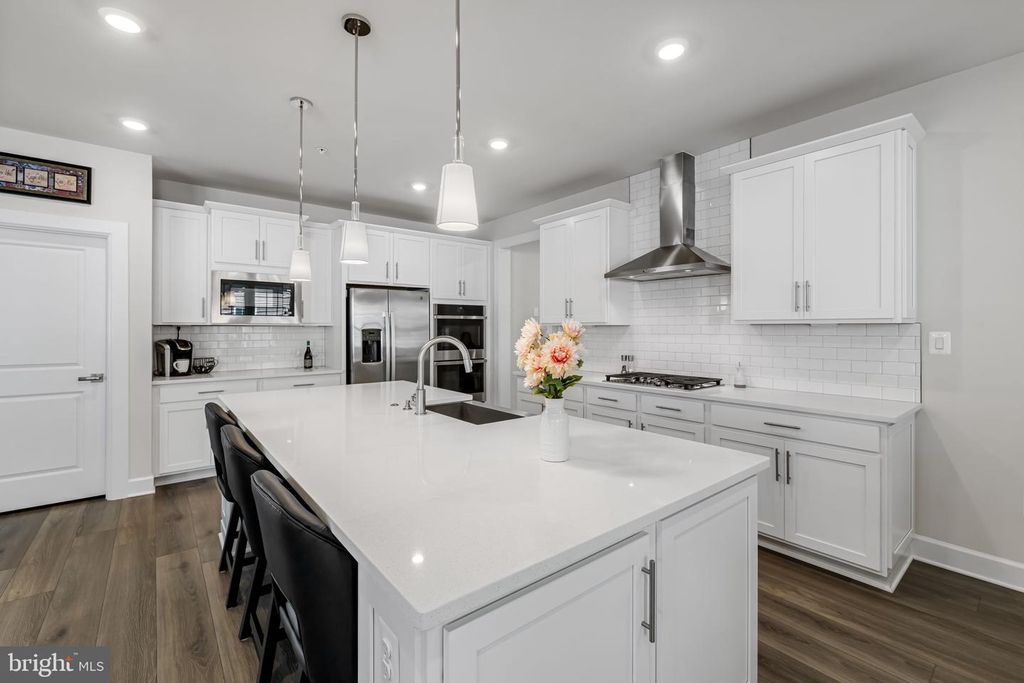 Image 16 of property listing at 15503 TWIN RIVER CIR, Bowie, MD 20716