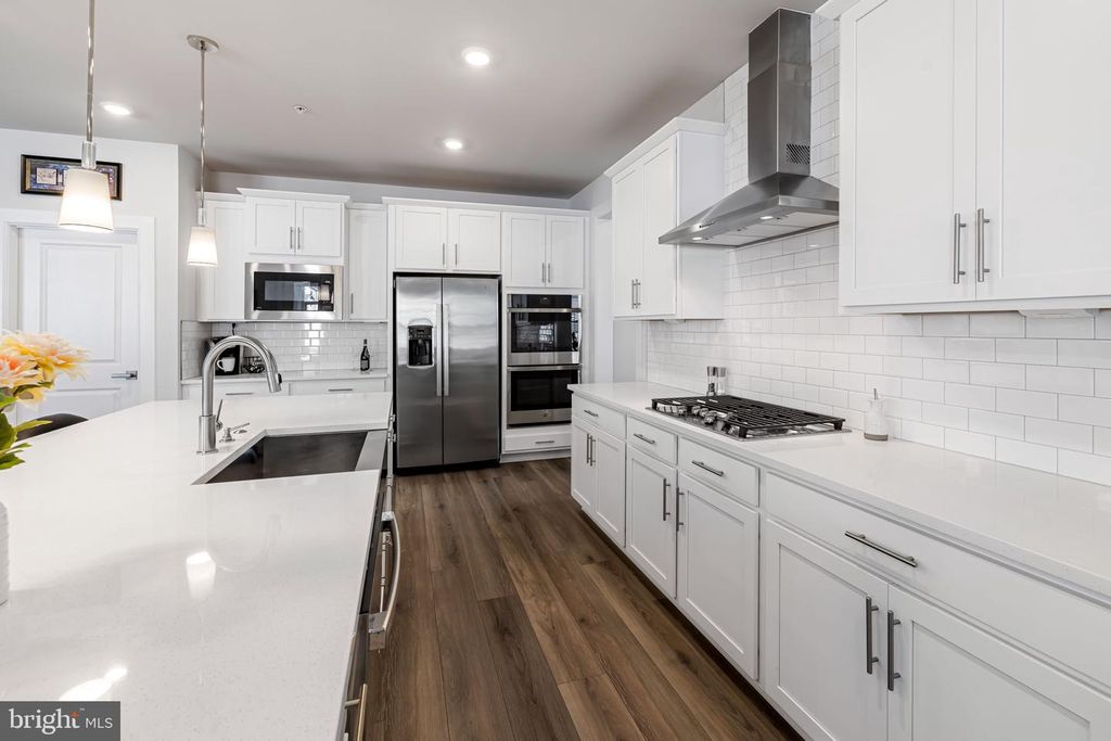 Image 17 of property listing at 15503 TWIN RIVER CIR, Bowie, MD 20716