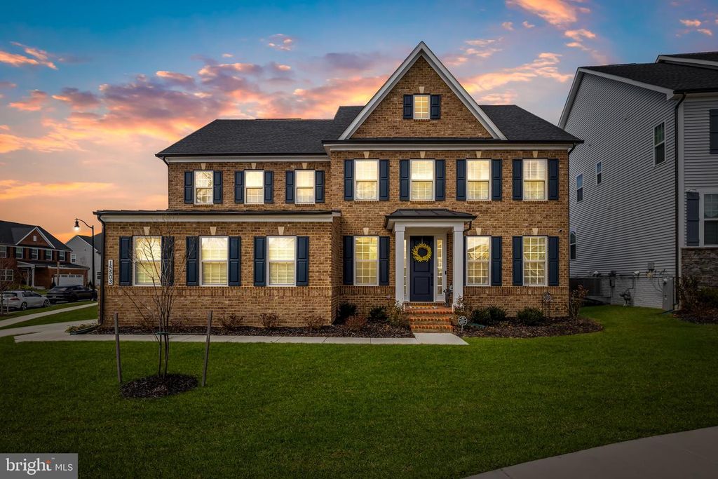 Image 2 of property listing at 15503 TWIN RIVER CIR, Bowie, MD 20716