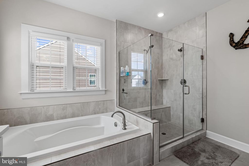 Image 21 of property listing at 15503 TWIN RIVER CIR, Bowie, MD 20716