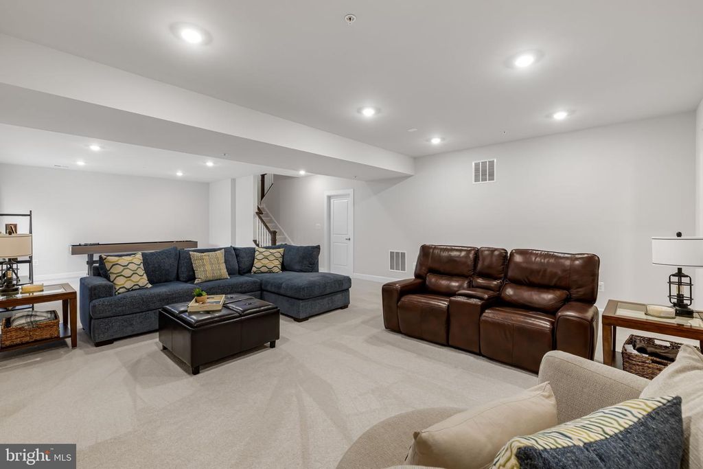 Image 23 of property listing at 15503 TWIN RIVER CIR, Bowie, MD 20716