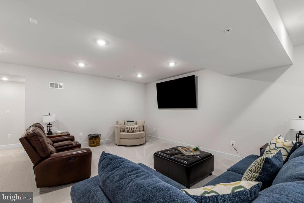 Image 24 of property listing at 15503 TWIN RIVER CIR, Bowie, MD 20716