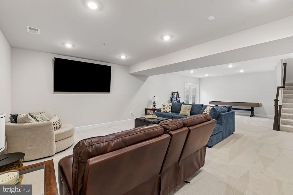 Image 25 of property listing at 15503 TWIN RIVER CIR, Bowie, MD 20716