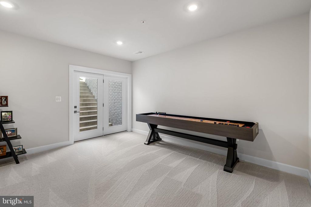 Image 26 of property listing at 15503 TWIN RIVER CIR, Bowie, MD 20716