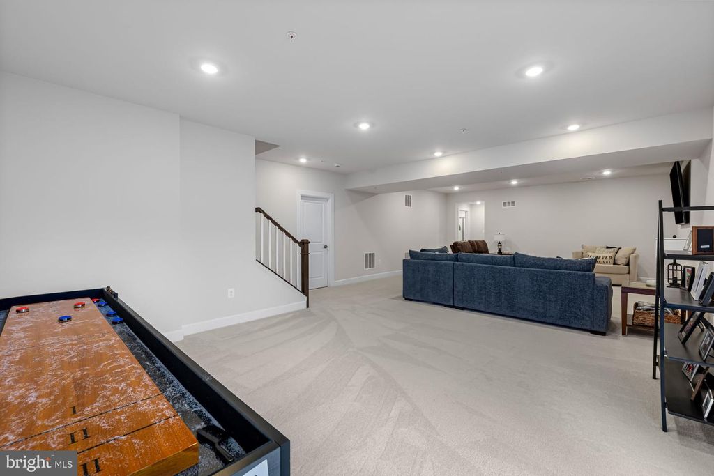 Image 27 of property listing at 15503 TWIN RIVER CIR, Bowie, MD 20716