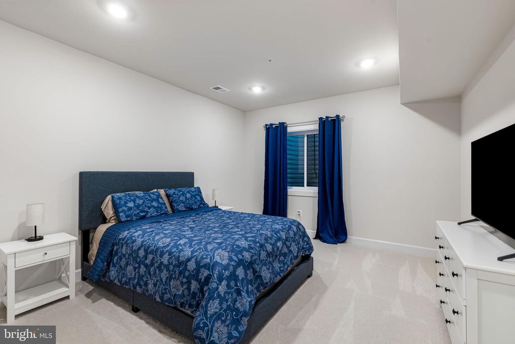 Image 28 of property listing at 15503 TWIN RIVER CIR, Bowie, MD 20716