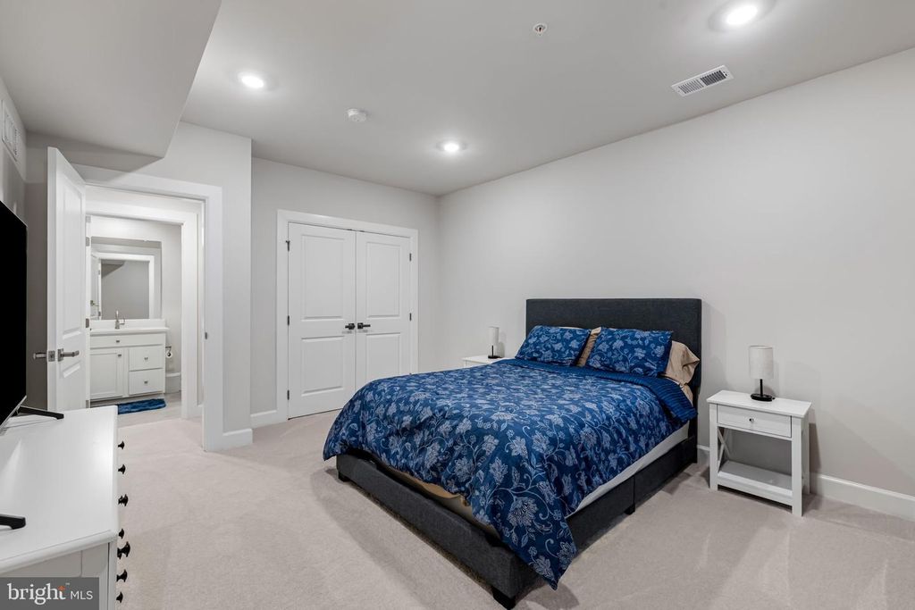 Image 29 of property listing at 15503 TWIN RIVER CIR, Bowie, MD 20716