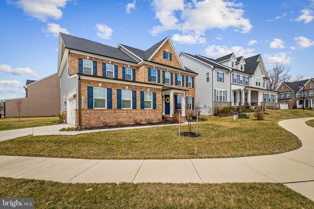 Image 3 of property listing at 15503 TWIN RIVER CIR, Bowie, MD 20716