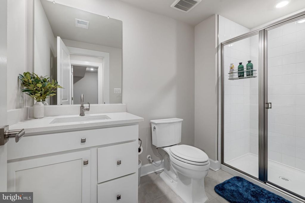 Image 30 of property listing at 15503 TWIN RIVER CIR, Bowie, MD 20716