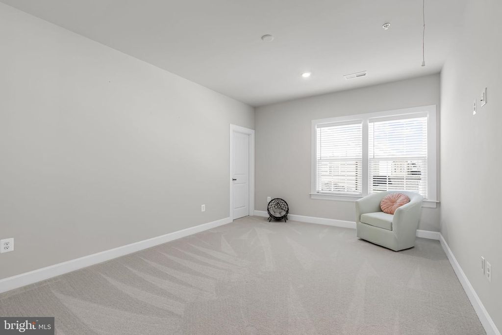 Image 32 of property listing at 15503 TWIN RIVER CIR, Bowie, MD 20716