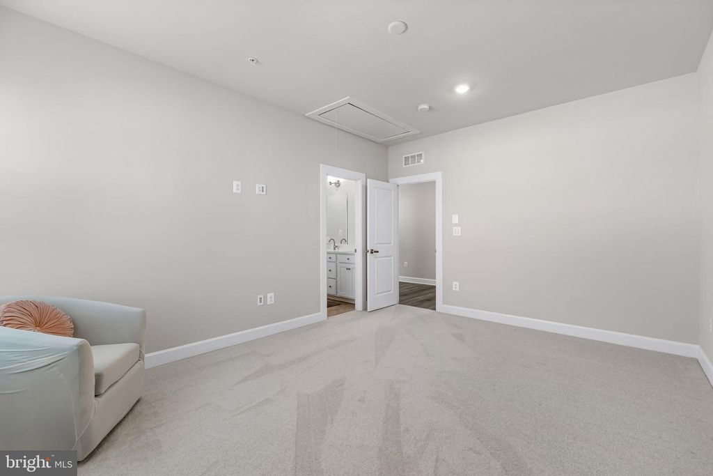 Image 33 of property listing at 15503 TWIN RIVER CIR, Bowie, MD 20716