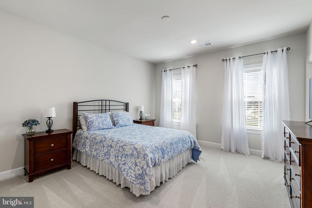 Image 34 of property listing at 15503 TWIN RIVER CIR, Bowie, MD 20716