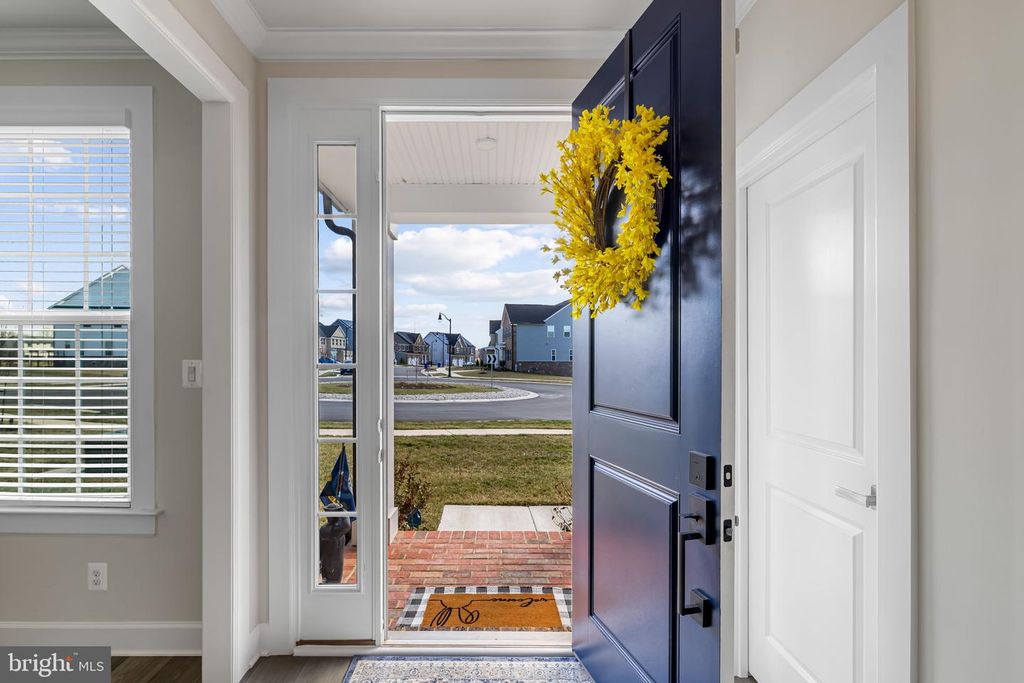 Image 5 of property listing at 15503 TWIN RIVER CIR, Bowie, MD 20716