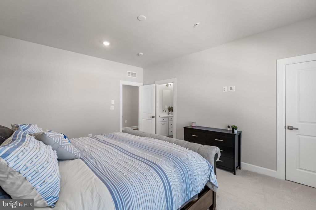 Image 54 of property listing at 15503 TWIN RIVER CIR, Bowie, MD 20716