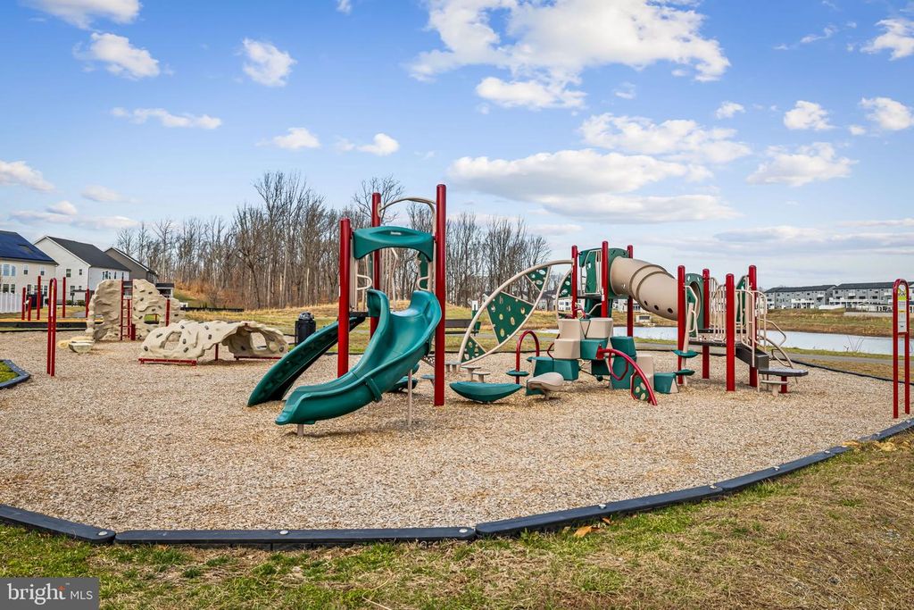 Image 64 of property listing at 15503 TWIN RIVER CIR, Bowie, MD 20716