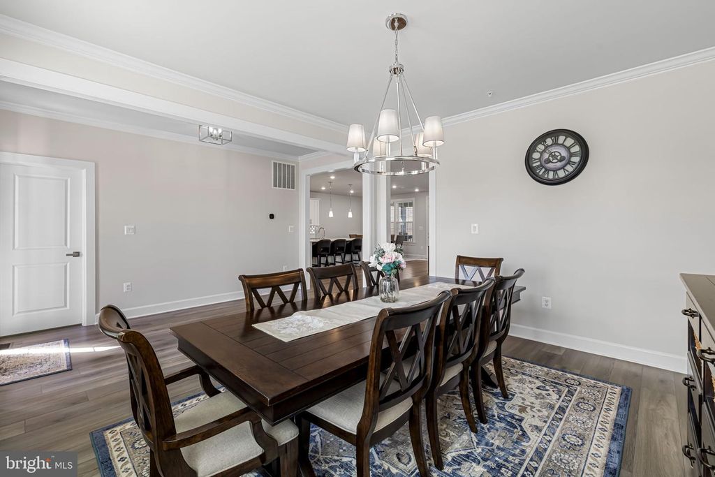 Image 8 of property listing at 15503 TWIN RIVER CIR, Bowie, MD 20716