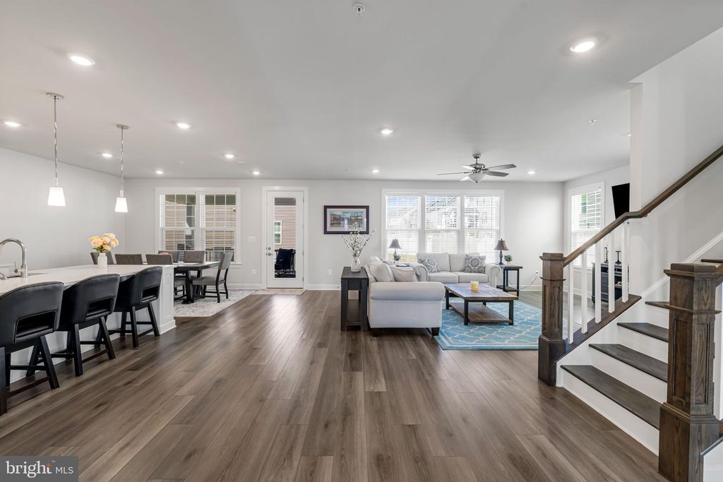 Image 9 of property listing at 15503 TWIN RIVER CIR, Bowie, MD 20716