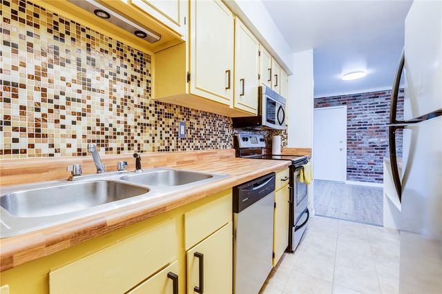 1060 Chatham Park Dr H, Scott Twp, PA 15216