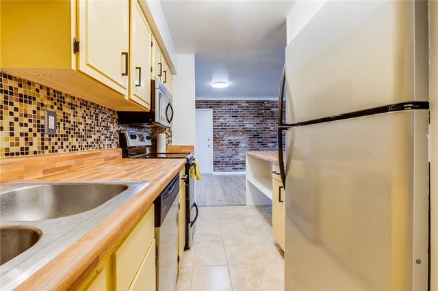 1060 Chatham Park Dr H, Scott Twp, PA 15216