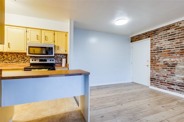 1060 Chatham Park Dr H, Scott Twp, PA 15216