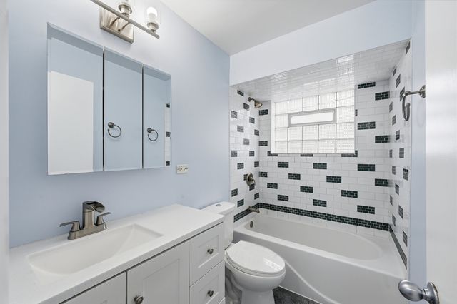 5979 N Northwest Highway 103, Chicago, IL 60631