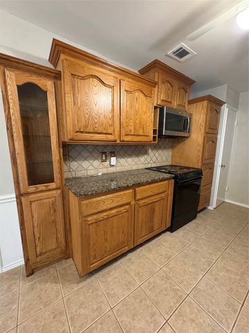 707 Kennedy Avenue, Duncanville, TX 75116