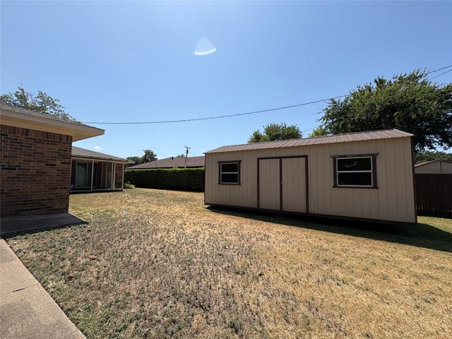 707 Kennedy Avenue, Duncanville, TX 75116