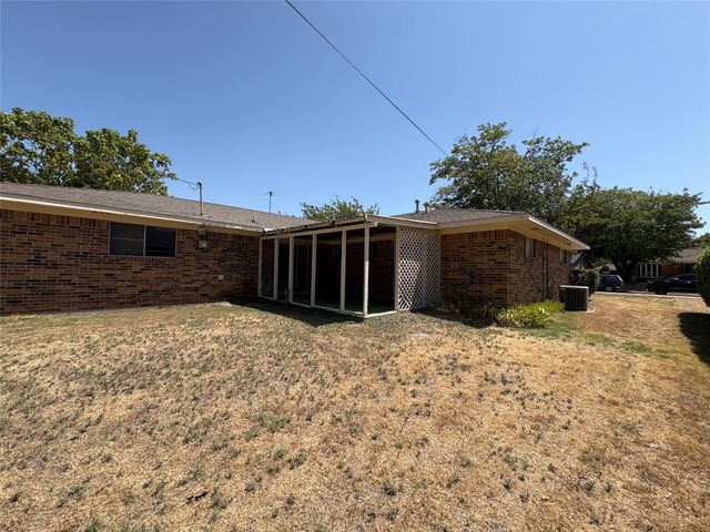 707 Kennedy Avenue, Duncanville, TX 75116