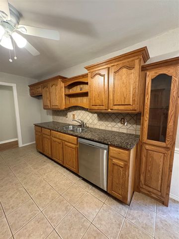 707 Kennedy Avenue, Duncanville, TX 75116
