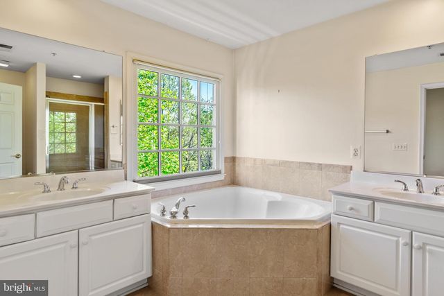 307 OAK KNOLL TER, Rockville, MD 20850