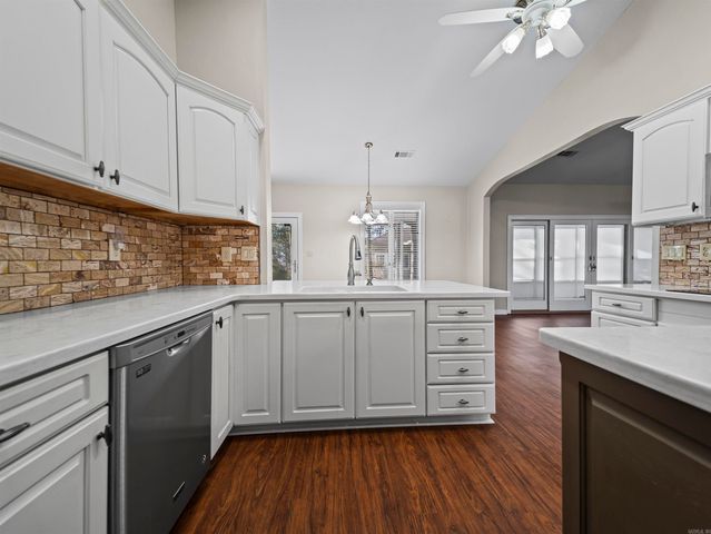 7 Resplandor Loop, Hot Springs Village, AR 71909