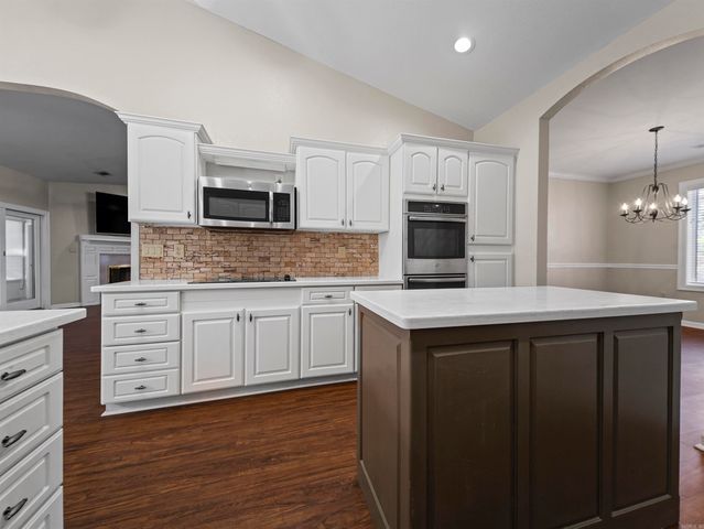 7 Resplandor Loop, Hot Springs Village, AR 71909