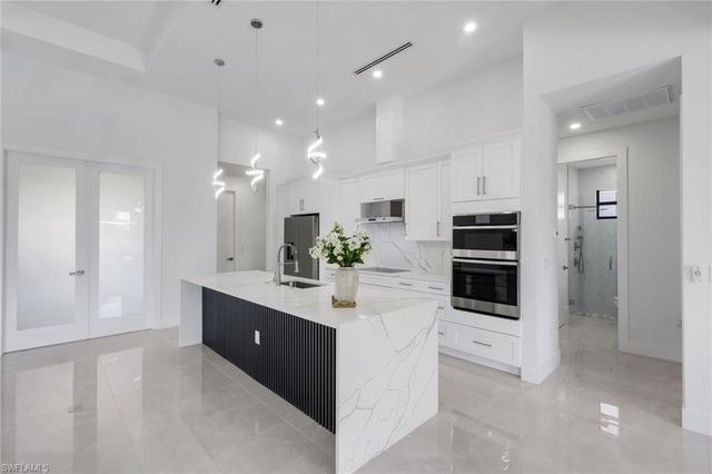 2214 15th TER, Cape Coral, FL 33909