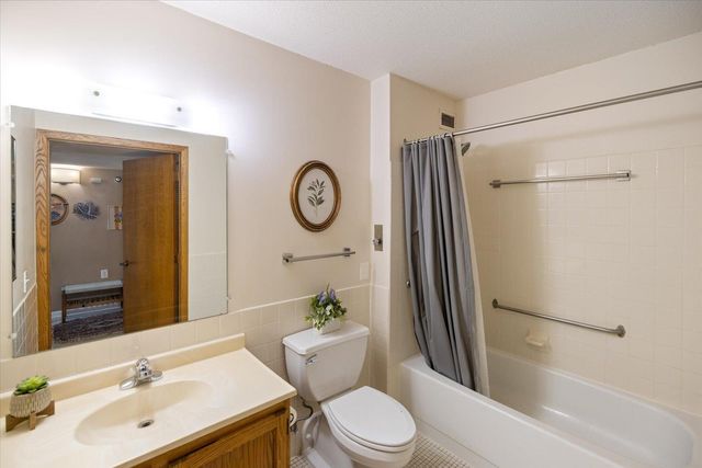 6615 Lake Shore Drive S 308, Richfield, MN 55423