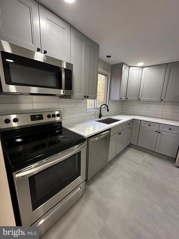 12 ROSS RD, Burlington, NJ 08016