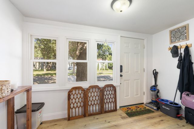 809 4th Ave NW, Minot, ND 58703