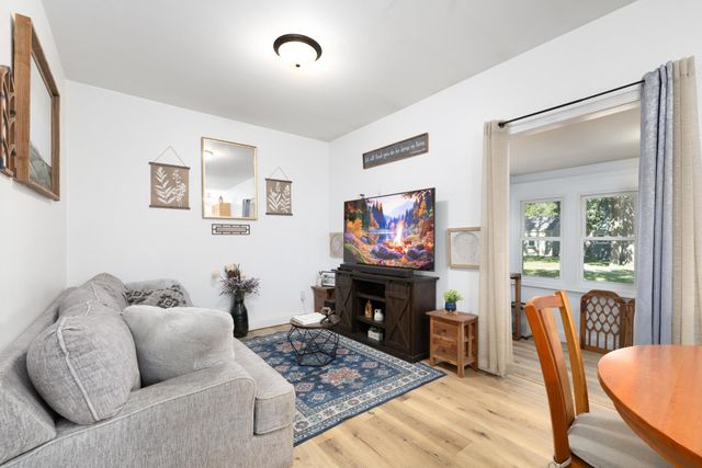 809 4th Ave NW, Minot, ND 58703