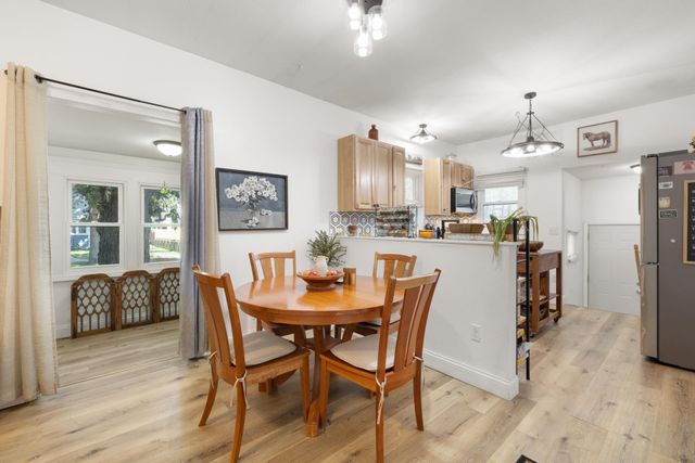 809 4th Ave NW, Minot, ND 58703