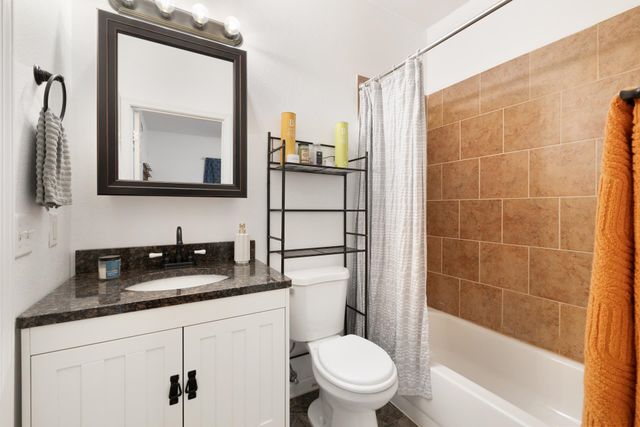 809 4th Ave NW, Minot, ND 58703