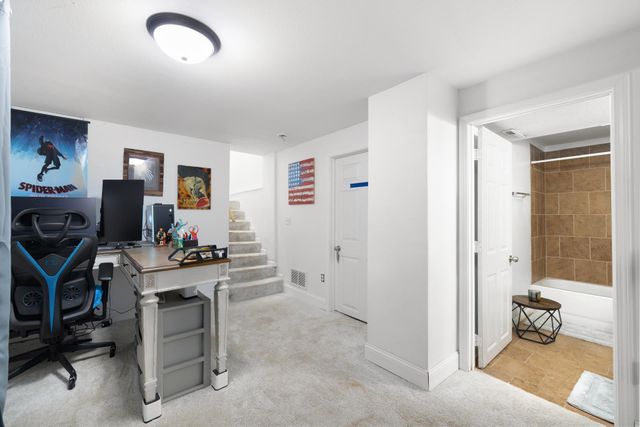 809 4th Ave NW, Minot, ND 58703